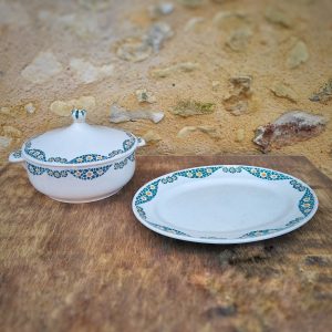 Soupière et plat anciens