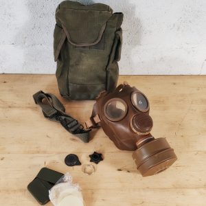 Masque à oxygène militaire