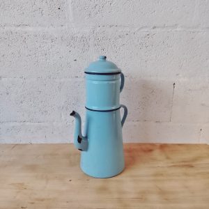 Cafetière en tôle émaillée