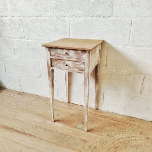 Meuble d'appoint patiné