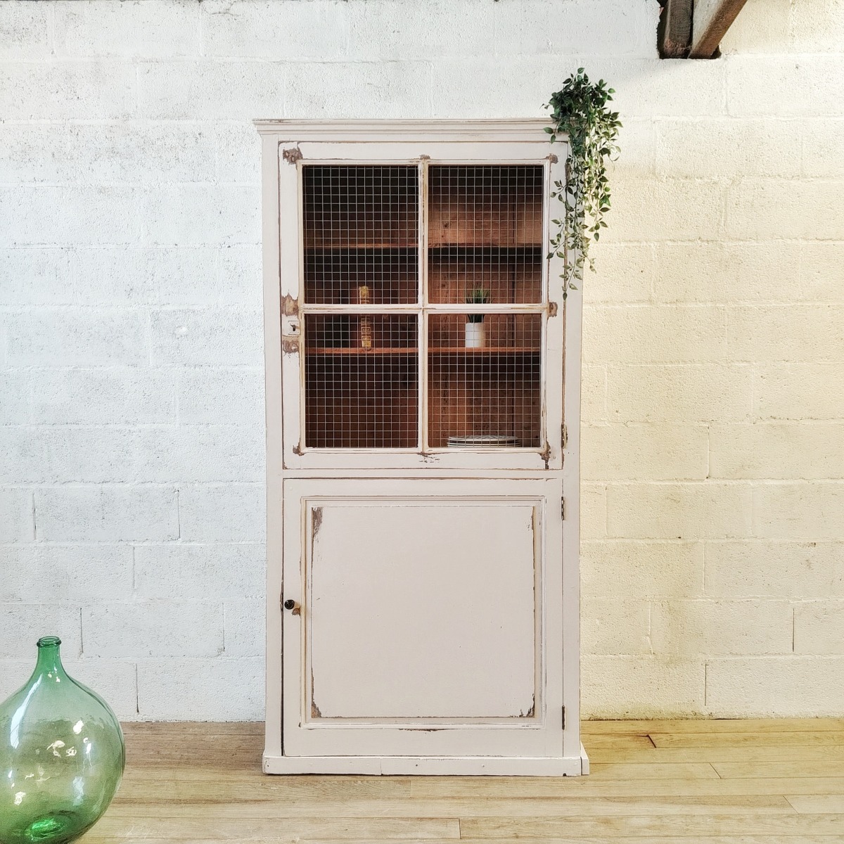 Armoire fermière patinée