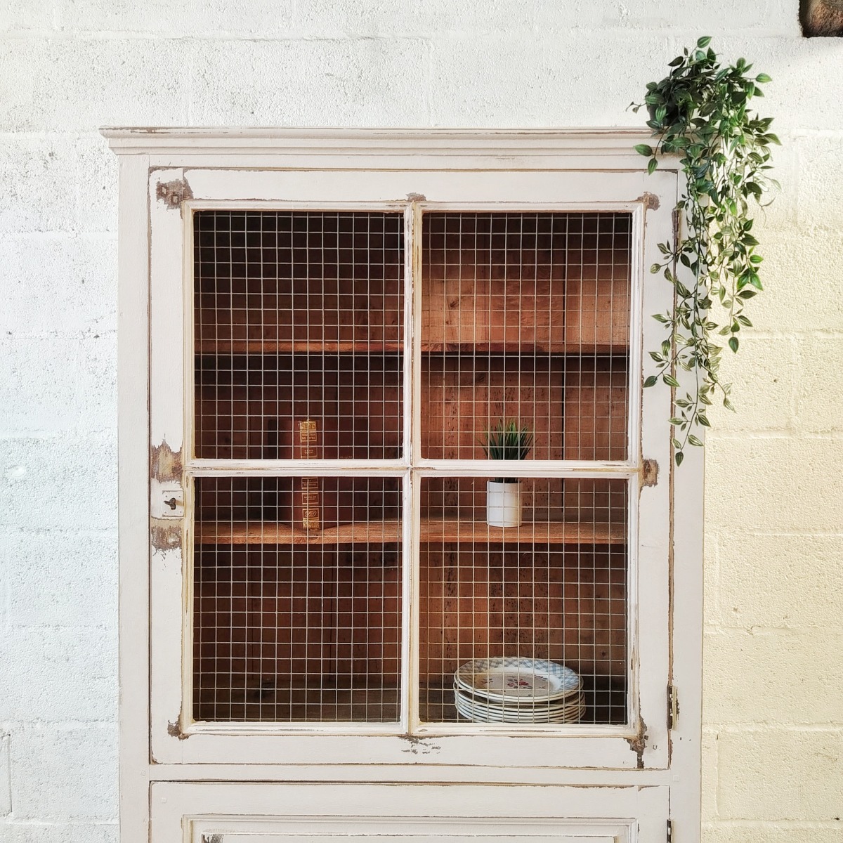 Armoire fermière patinée – Image 2