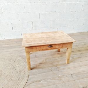 Table basse en bois naturel