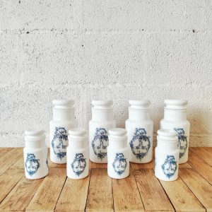 Série de 8 pots d'apothicaire