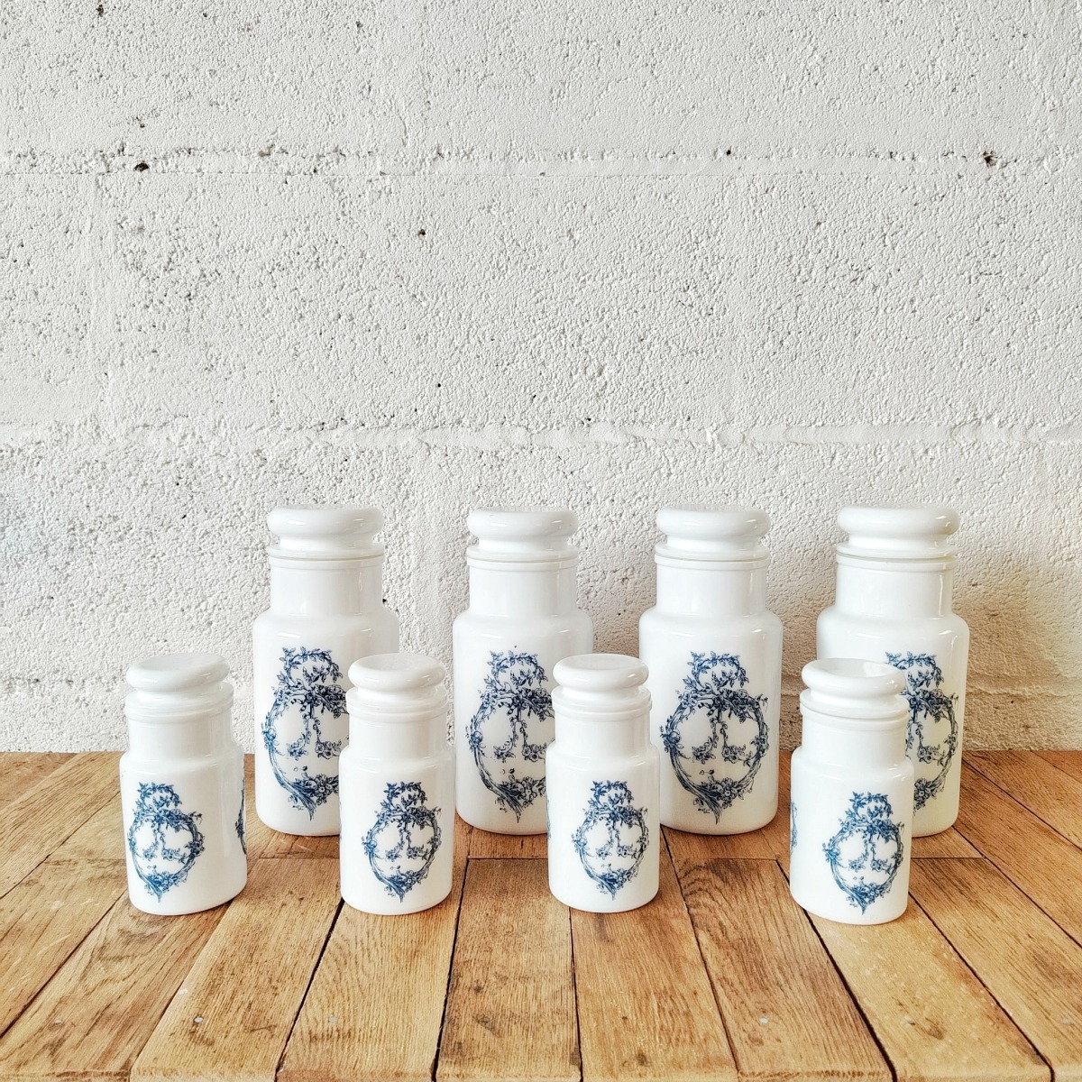 Série de 8 pots d'apothicaire