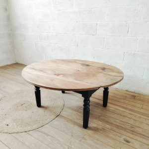 Table basse noire et bois