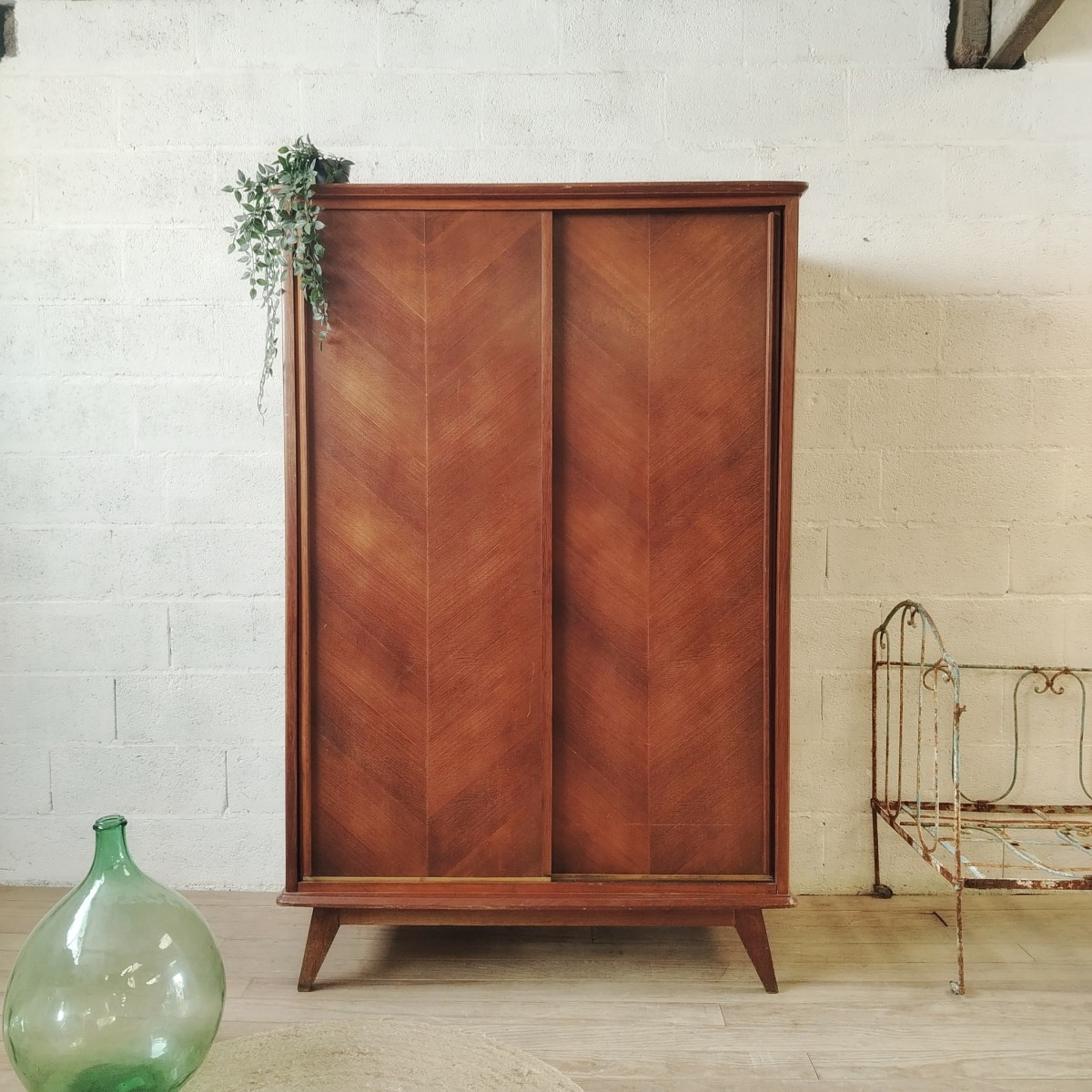 Armoire Vintage