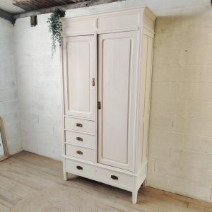 Armoire patinée