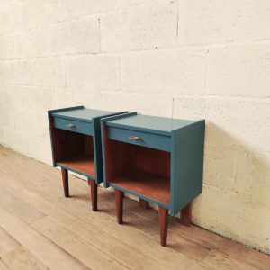 Paire de chevets bleu et bois