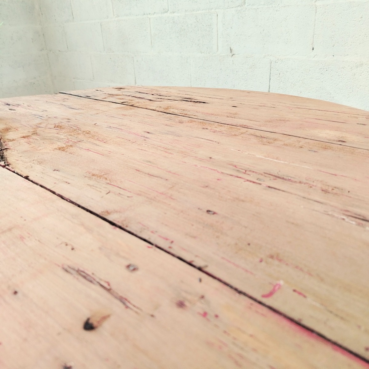 Table basse ronde patinée – Image 4