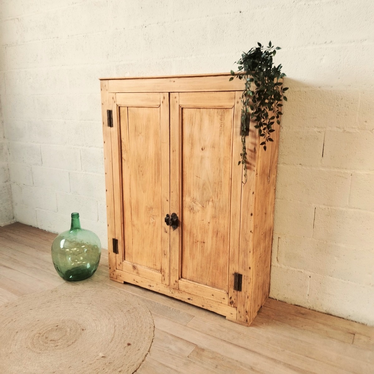 Armoire basse en bois naturel – Image 2