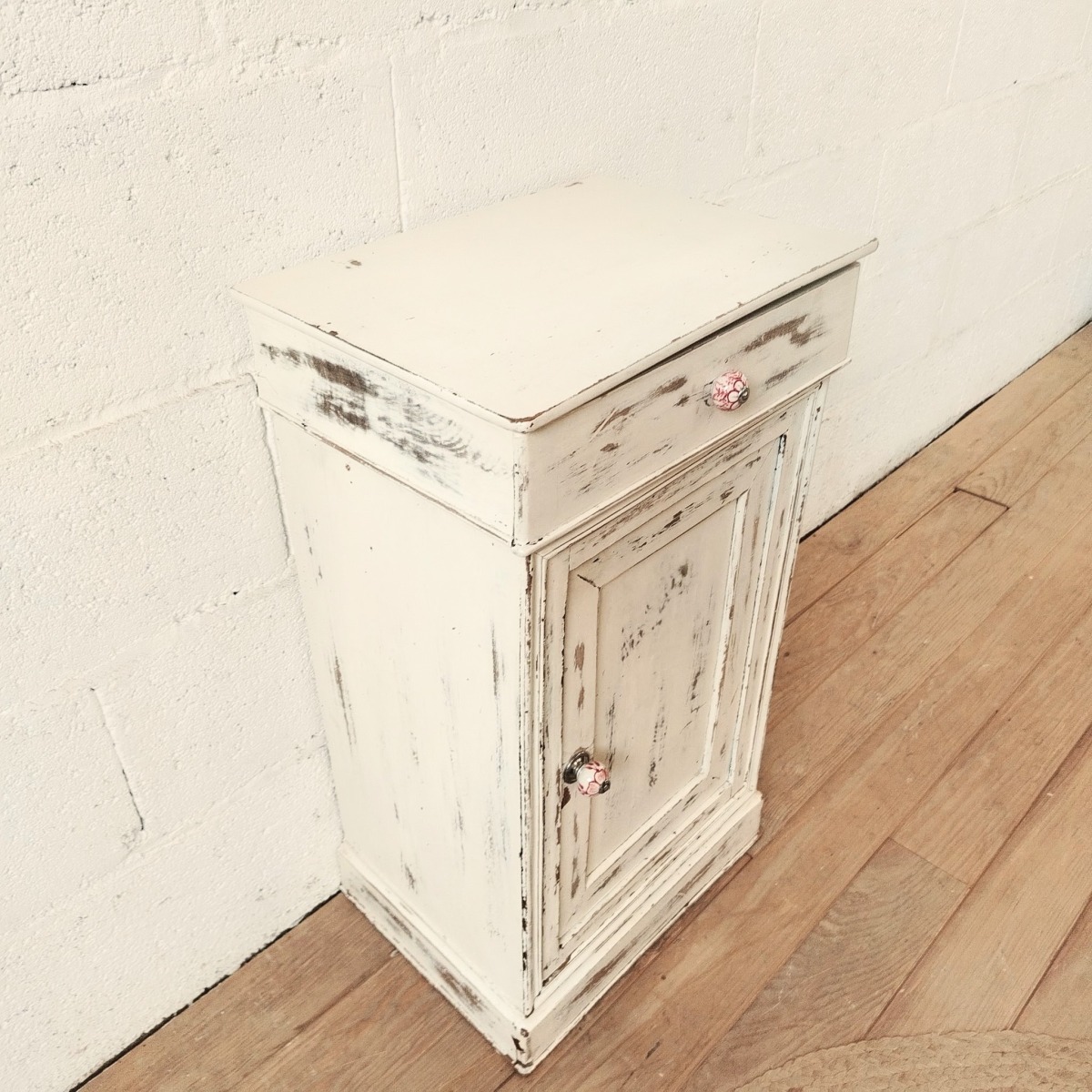 Meuble d'appoint patiné – Image 3