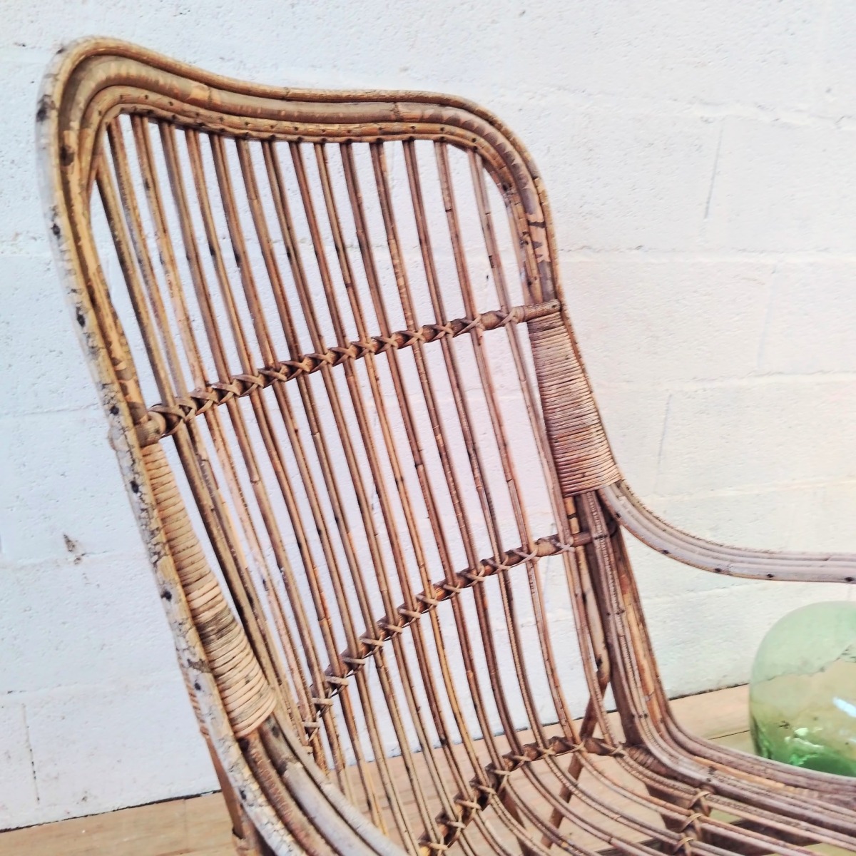 Fauteuil vintage en rotin – Image 3