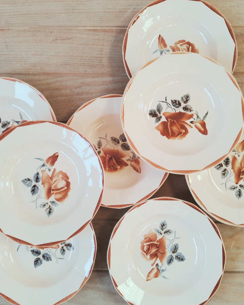 Service de 8 assiettes anciennes – Image 3