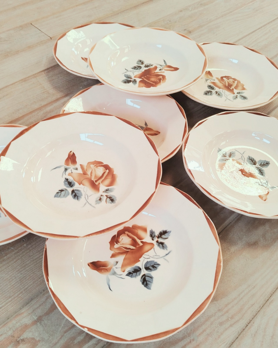 Service de 8 assiettes anciennes – Image 2