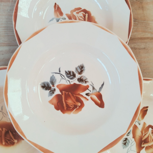 Service de 8 assiettes anciennes