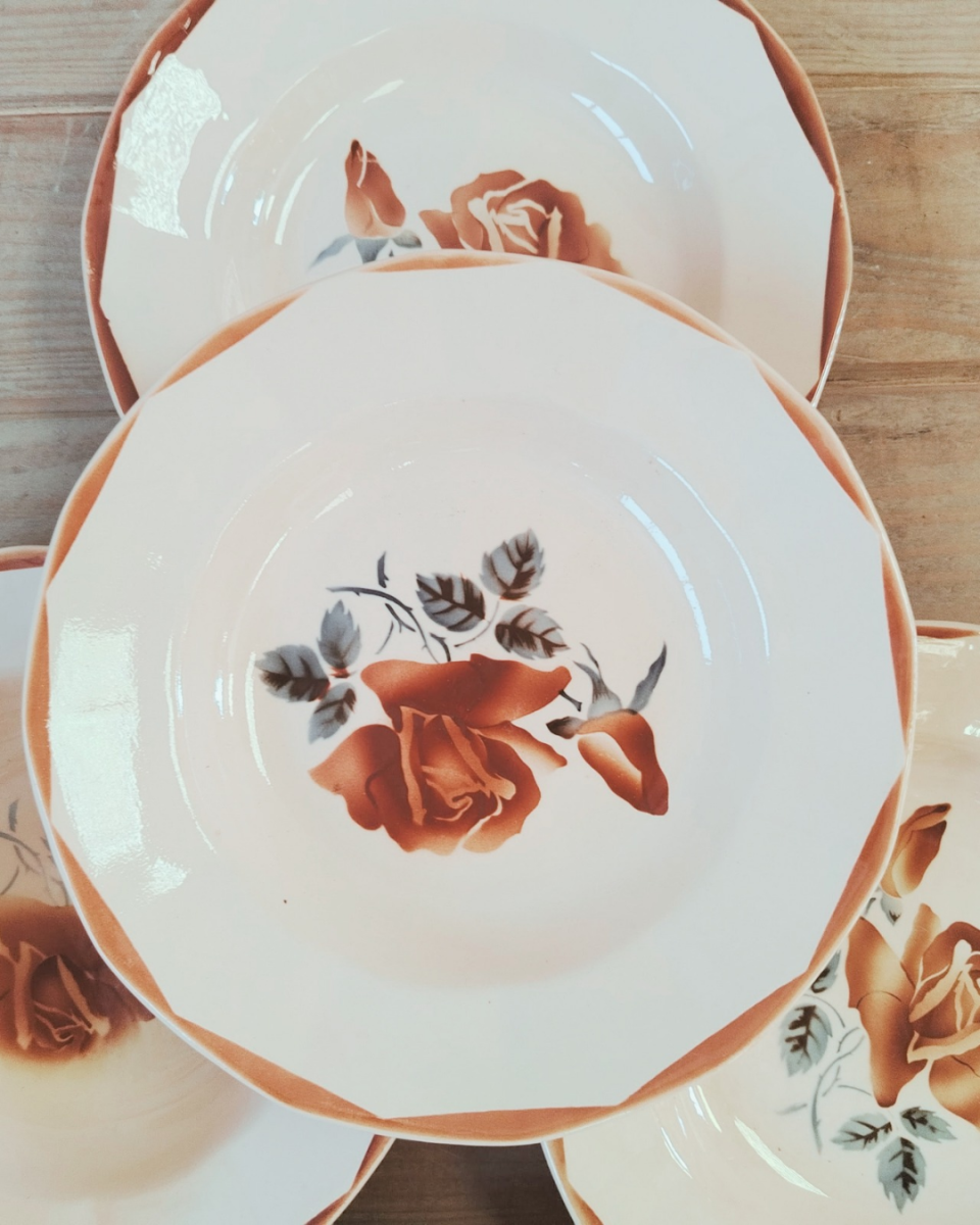 Service de 8 assiettes anciennes