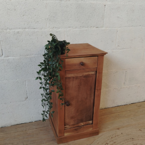 Meuble d'appoint en bois naturel