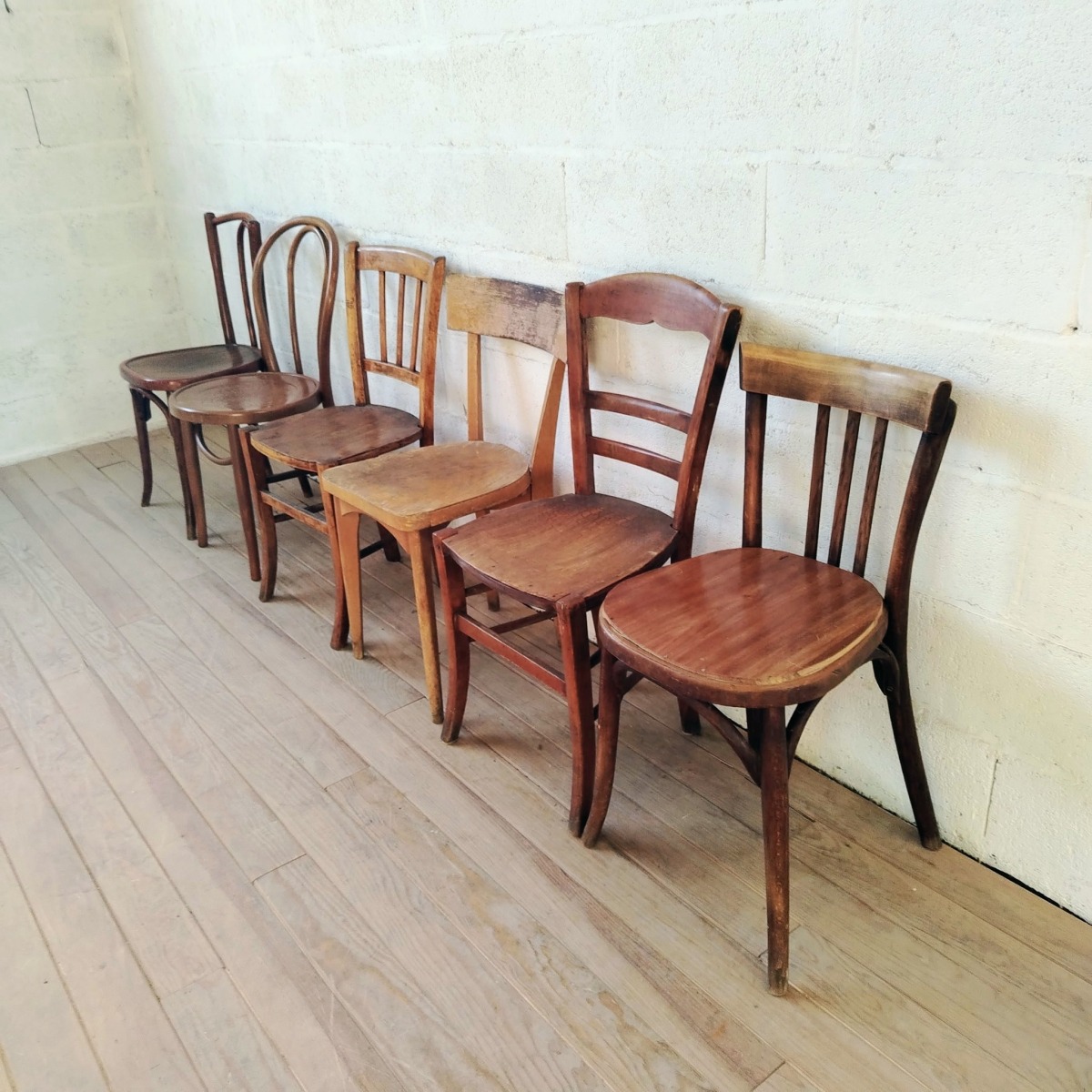 Série de 6 chaises Bistrot dépareillées – Image 2
