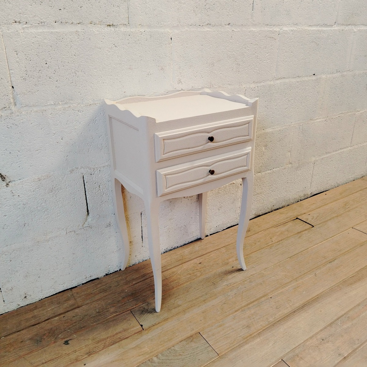 Meuble d'appoint patiné – Image 3
