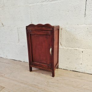 Armoire de poupée ancienne