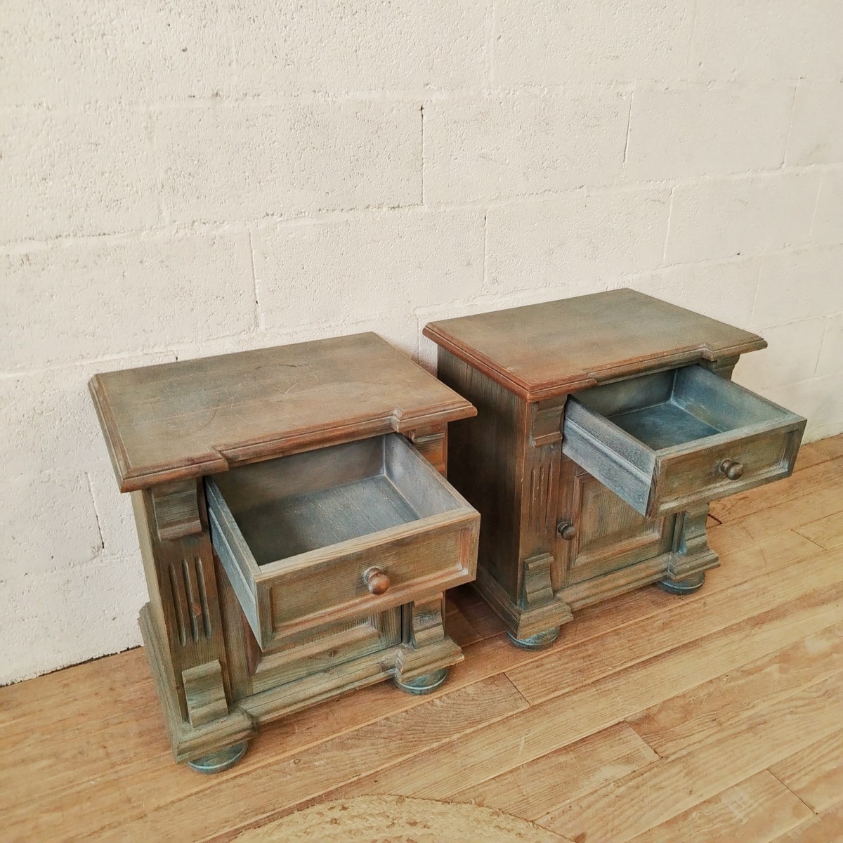 Paire de chevets patinés – Image 5