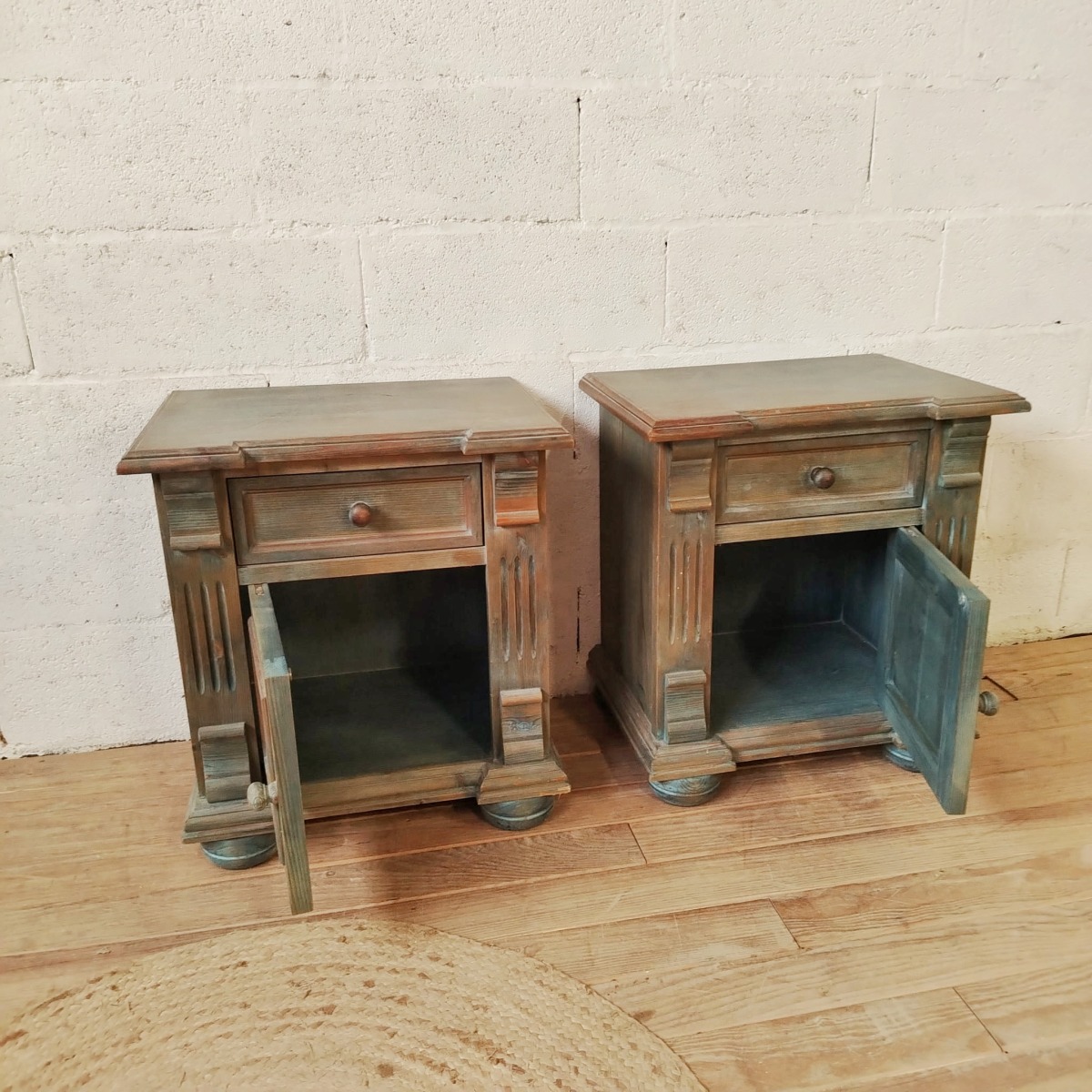 Paire de chevets patinés – Image 6