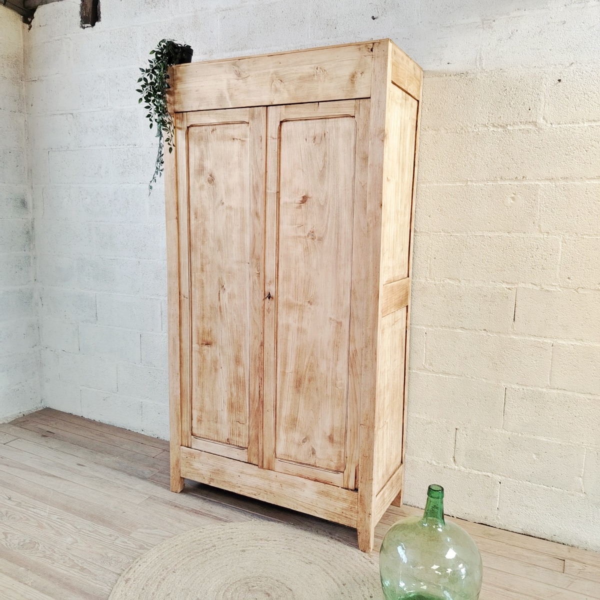 Armoire parisienne en bois naturel – Image 2