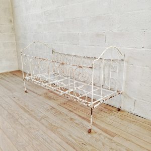 Lit banquette en fer forgé
