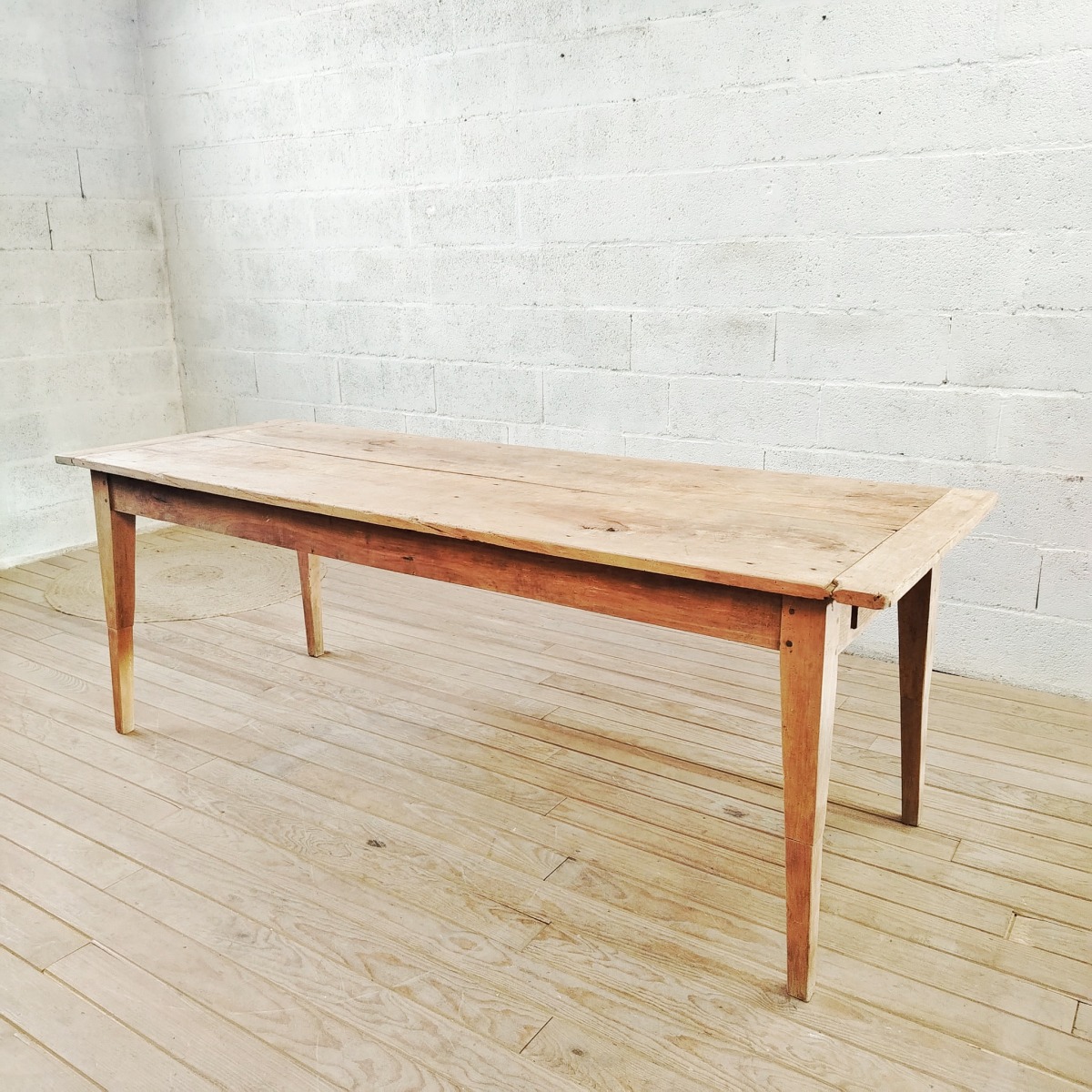 Table de ferme en bois naturel – Image 2