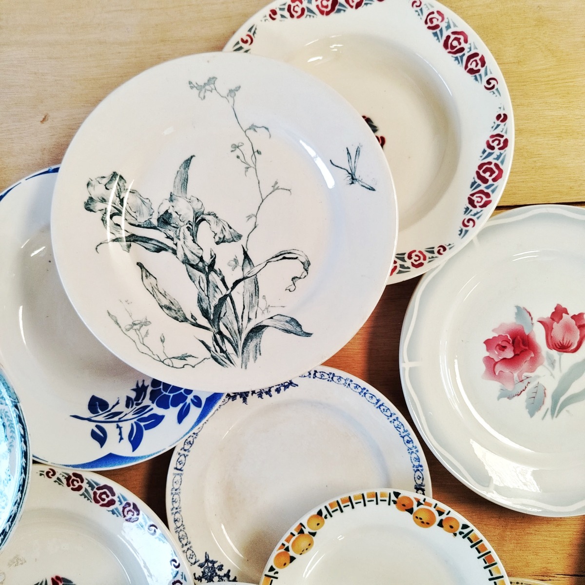 Lot de 20 assiettes anciennes dépareillés – Image 3