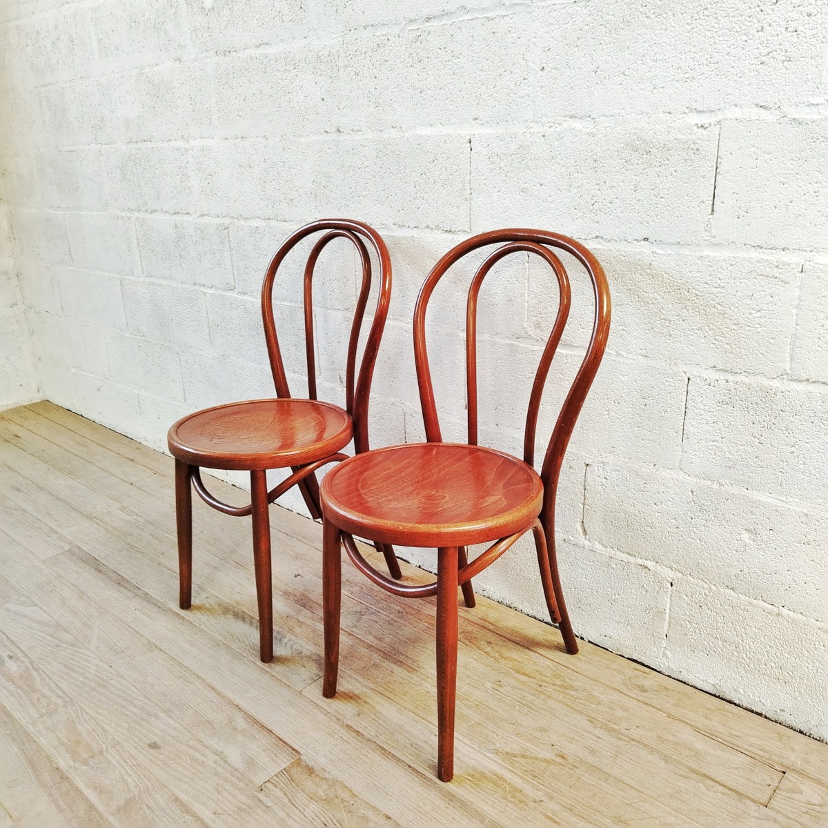 Paire de chaises Bistrot en bois courbé – Image 2