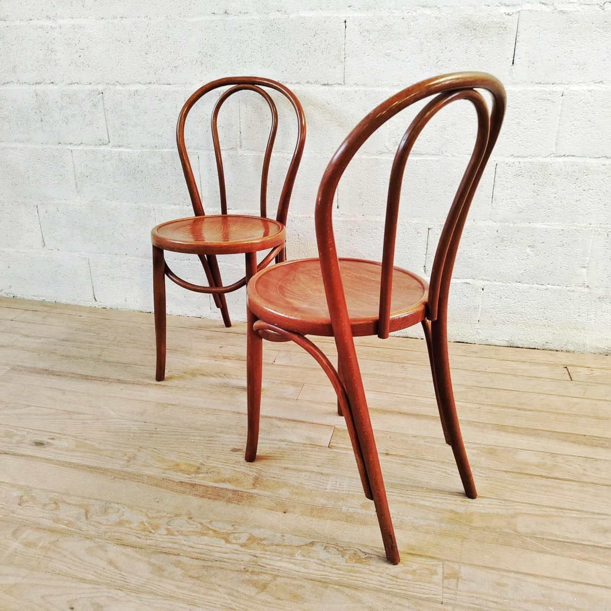 Paire de chaises Bistrot en bois courbé – Image 5