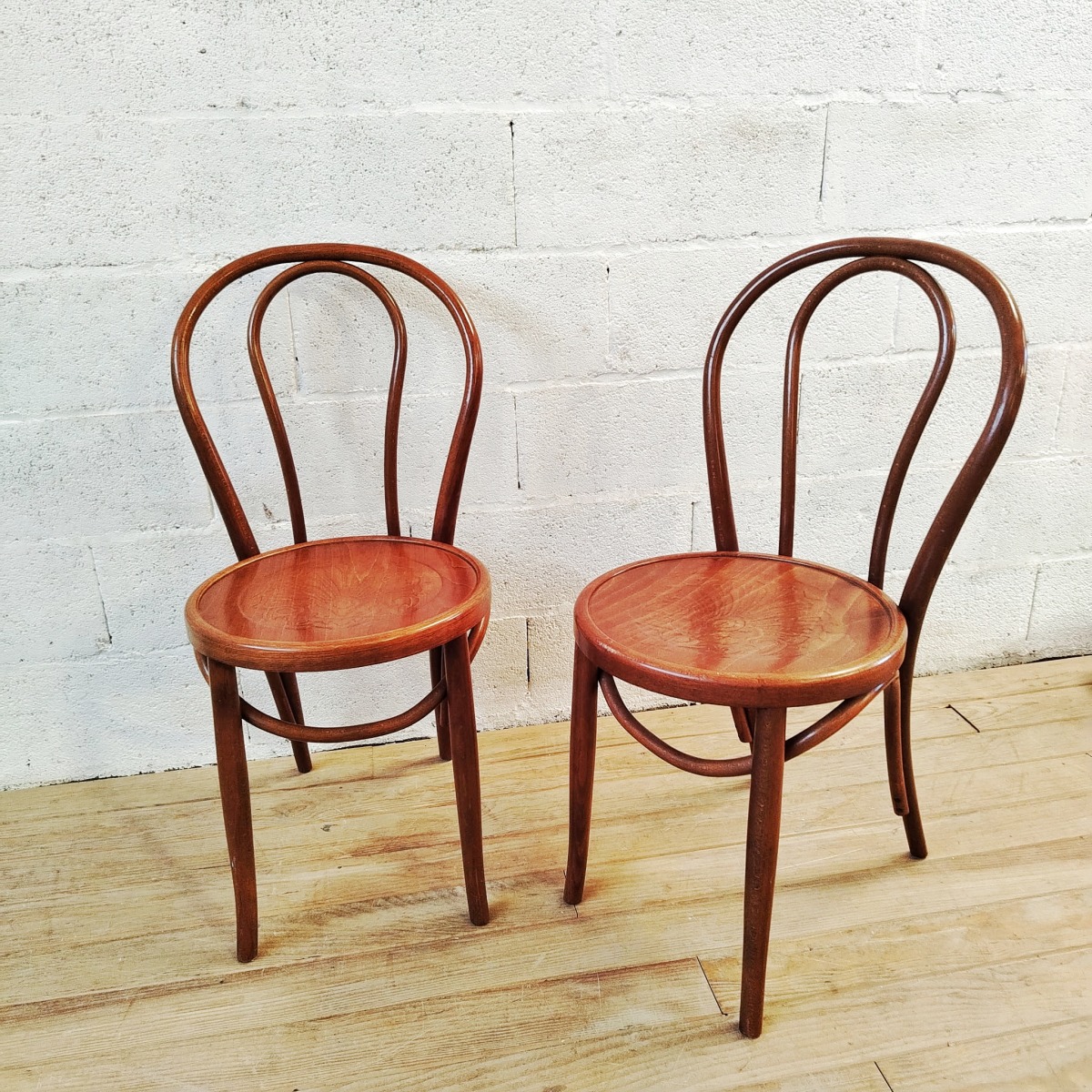 Paire de chaises Bistrot en bois courbé – Image 4