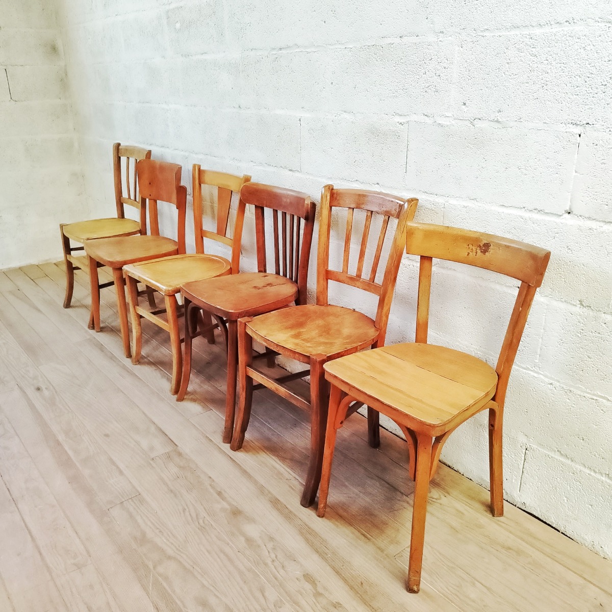Série de 6 chaises Bistrot dépareillées – Image 2