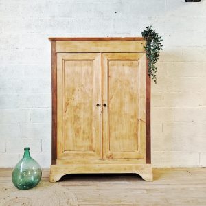 Armoire basse en bois naturel